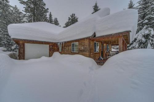 McCall Casa | Hubbard Cabin by Casago McCall - Donerightmanagement
