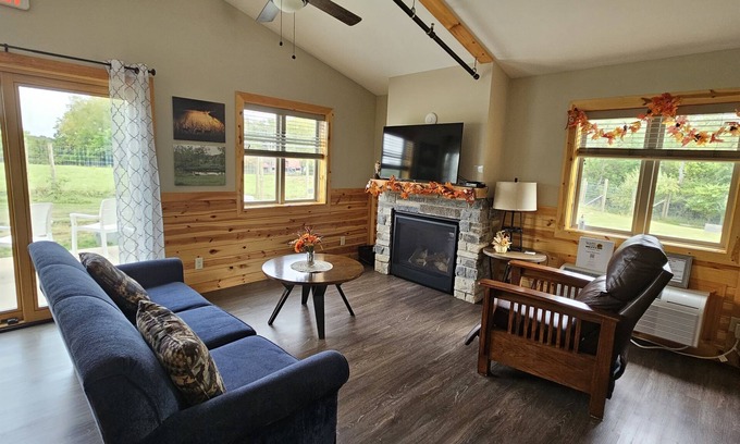 Orange Prairie Cabaña | Hubble Legacy Cabin 1