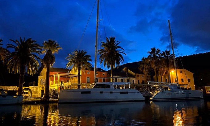 Komolac Alquiler De Eote | Huck Finn Catamarans