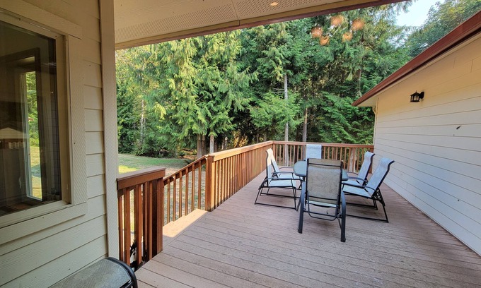 Sequim Casa | Huckleberry Hideaway | Whole Family Getaway