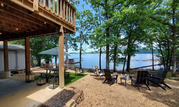 Lost Bridge Village Casa | Huckleberry Shores-Lakefront & Lakeview Home-Near Boat Launch-Swimming Pool.