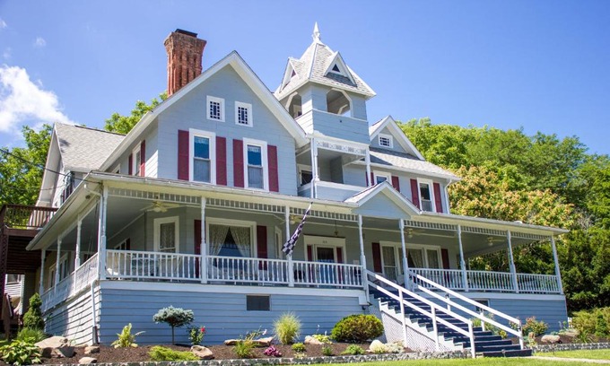 Watkins Glen Cama Y Desayuno | Hudson Manor Bed & Breakfast