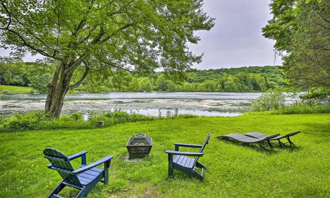 Clinton Corners Casa | Hudson Valley Home with Lake Views and Kayaks