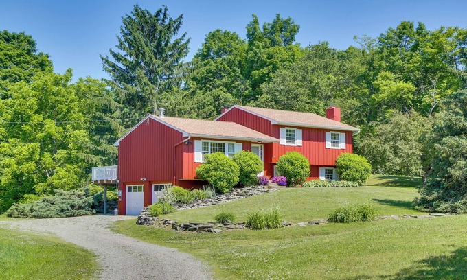 Salt Point Casa | Dutchess County Guest House en la granja de caballos de trabajo!