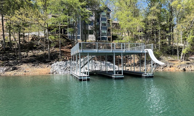 Jacksboro Casa | HUGE 10BR lakefront w/double deck dock, movie theatre, 2 hot tubs, dual kitchen