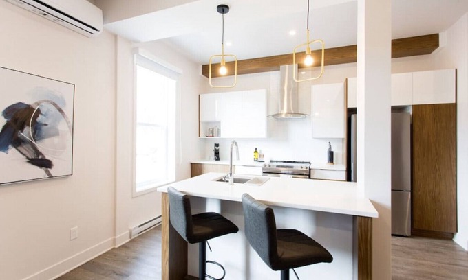 Mile End Apartamento | Huge 2 Bdr with Balcony in Mile End by Denstays