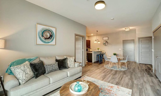 Hackensack Apartamento | Huge 2 Bed 2 Bath Easy ride to NYC & Parking