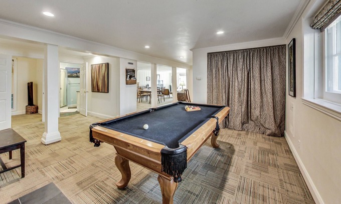 Lower Pacific Heights Casa | Huge 2 BR Flat in Historic Victorian with Parking & Washer/Dryer