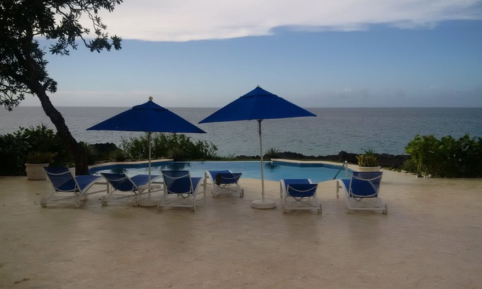 Playa Chiquita Condominio | enorme 3 dormitorios con vistas al mar