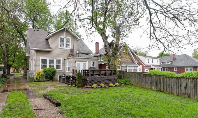 Beechmont Casa | Huge! *3br / 3.5ba* Great for groups!