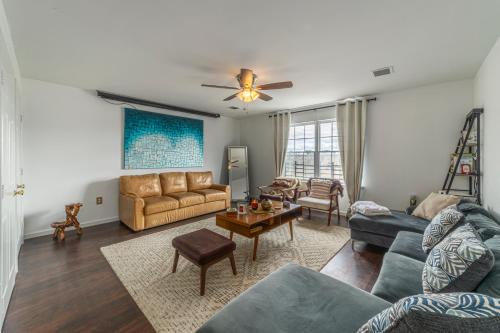Jersey City Apartamento | Huge 3BR Urban Gem just 3 miles to NYC plus Free Parking