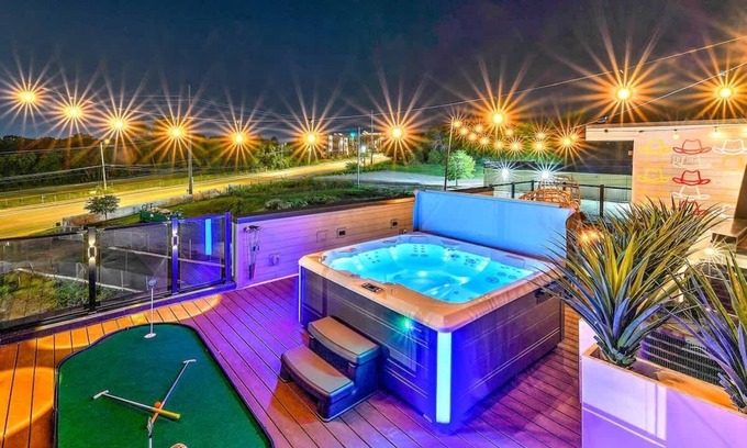 Haynes Area Casa | Huge 4BR w/Game Room, Pool & Rooftop Spa -13 Beds!
