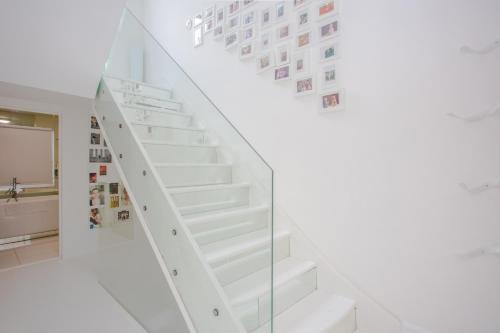 Kilburn Casa | HUGE 5 storey 4 bed Terraced family home in Queens park