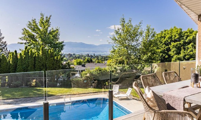 Glenmore Casa | Huge 5BR Home with Pool, Hot Tub & Games Room