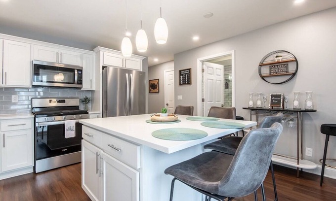 Lower East Side Casa | HUGE 6BR, Luxe Single Family Home, Best Location!