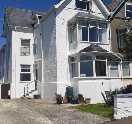 Bude Casa | Huge 7 bed hse for large groups close by the beach
