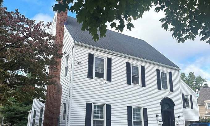 Harters Heights Casa | Huge 7-bedroom house Sleeps 22 Great fire pit. .25 Miles to Notre Dame Entrance