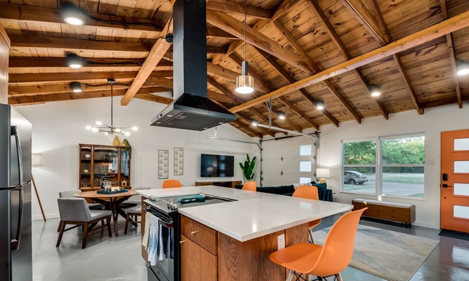 Haltom City Casa | Huge Backyard, with 6 Person Hot Tub & Firepit, close to Downtown Fort Worth!