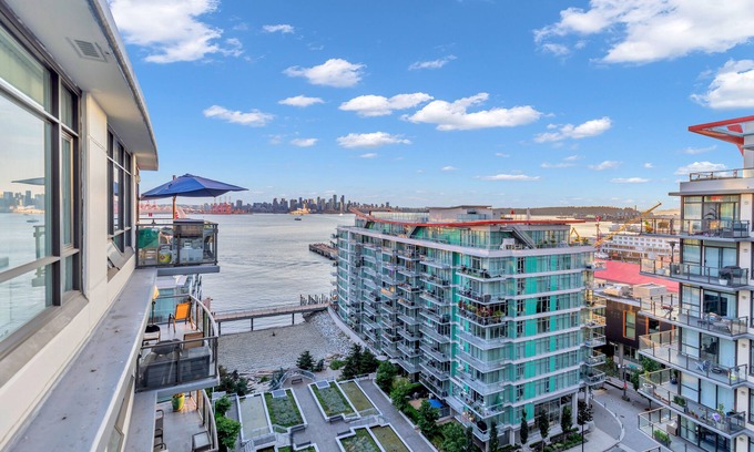 Lower Lonsdale Apartamento | HUGE BALCONY W/WATERFRONT - 90 days minimum