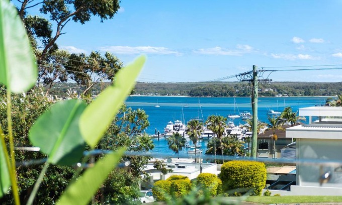 Burraneer Casa | Huge Bayside Luxury Resort-Style Home with Pool
