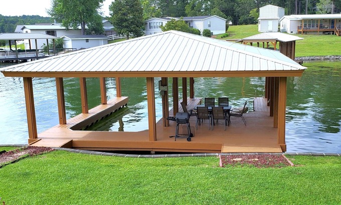 Jacksons' Gap Casa | Huge boathouse, screened porch, Firepit, quiet neighborhood, 3/2. Pets friendly