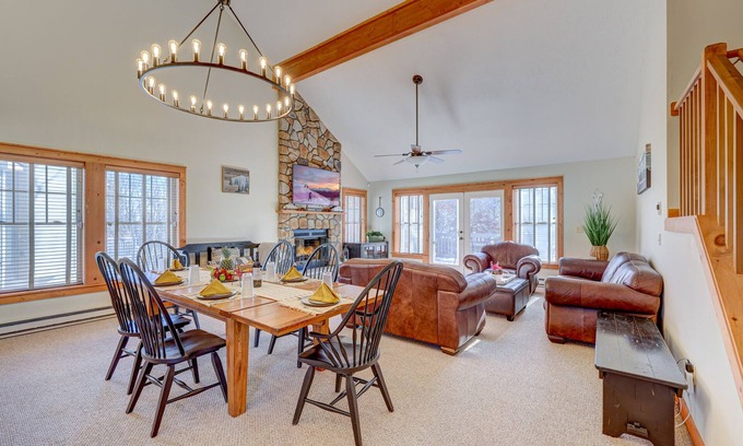 Tannersville Cabina | ⭐️ Huge Cabin 3min to Camelback + Hot Tub, Pool, Fireplace, Grill & Deck