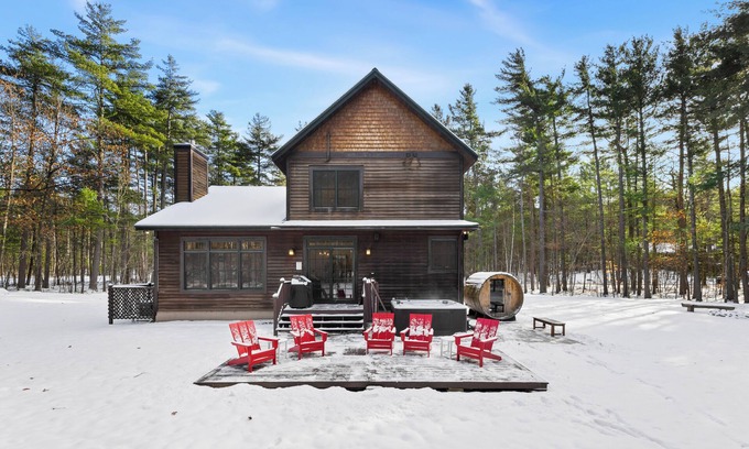 Jay Cabina | Huge Cabin, Near Whiteface and Lake Placid, Hot Tub, Sauna & Game Room