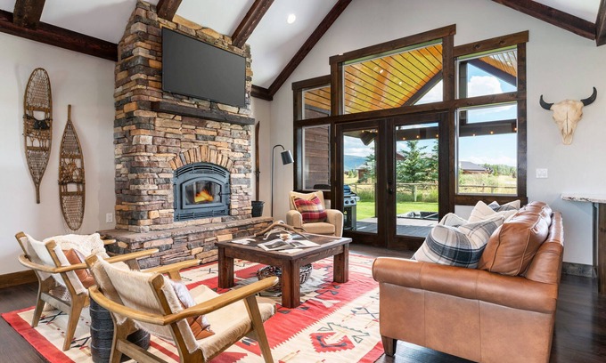 Driggs Casa | Huge Chalet - Epic Views, Theater, Hot Tub, & Gym!