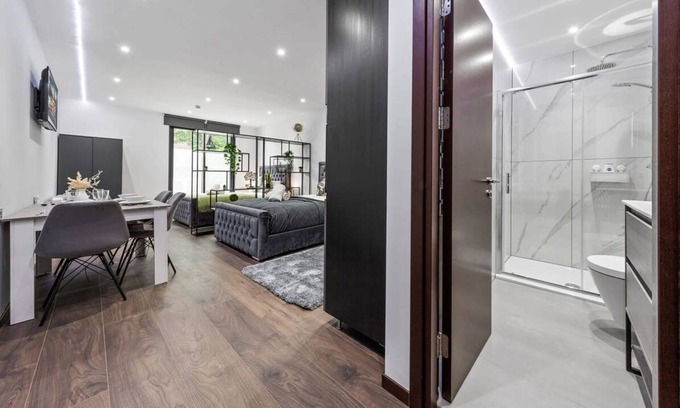Golders Green Apartamento | Huge Cosy Studio Family Sleeps 4 North West London
