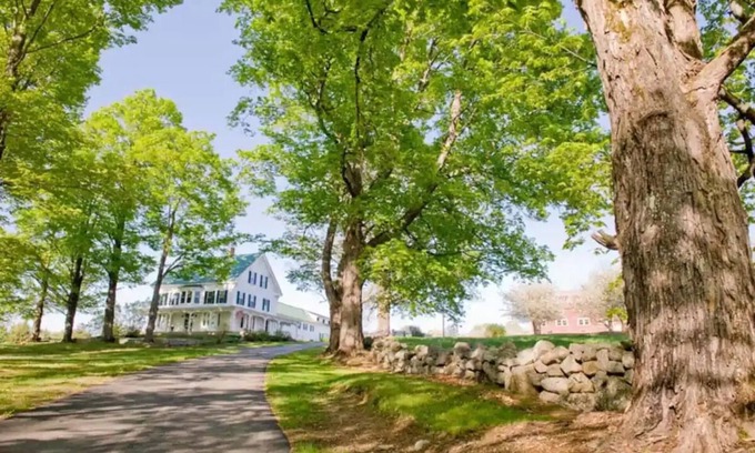 Parsonsfield Otro | Huge Farmhouse in the heart of Southern Maine - Close to Mountains and lakes!
