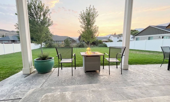 Naches Casa | Huge Fenced Yard Near Town and The Mountains