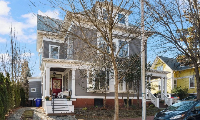 College Hill Casa | Huge historic Eastside home - walk to Brown, RISD
