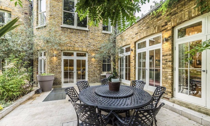 Prince's Casa | Huge Historic Townhouse in the Heart of London within 20 Min Walk To Westminster