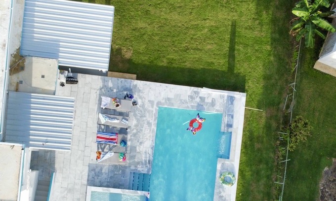 Coto Casa | Enorme casa renovada 7 cuartos 5 baños 2 piscinas 2cocinas 2 salas Playas Bellas