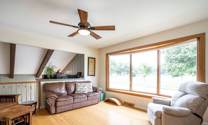 Cudahy Casa | Huge house for family getaways! Awesome Parkview!