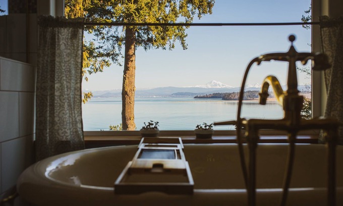 Lummi Island Casa | HUGE House-Ocean Views-Hot tub!-pet friendly