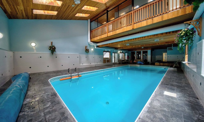Surrey Newton Casa | HUGE HOUSE Sleeps 22 Indoor Pool/hottub/gym/sauna/basketball court/play ground/