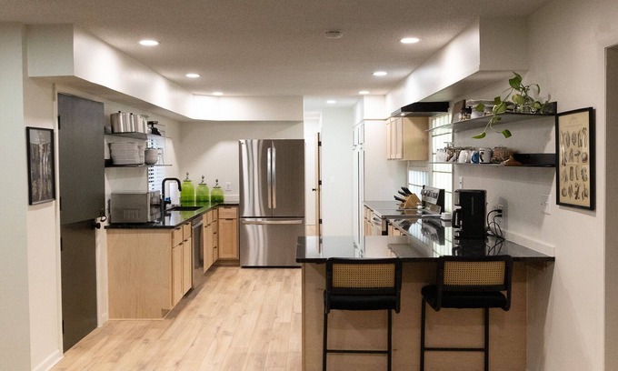 Wichita Casa | Huge House with a huge yard walking distance to Wichita State University.