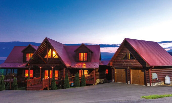 Dobson Casa | Huge Lodges side by side with 10 rooms in Mt Airy North Carolina Wine Country