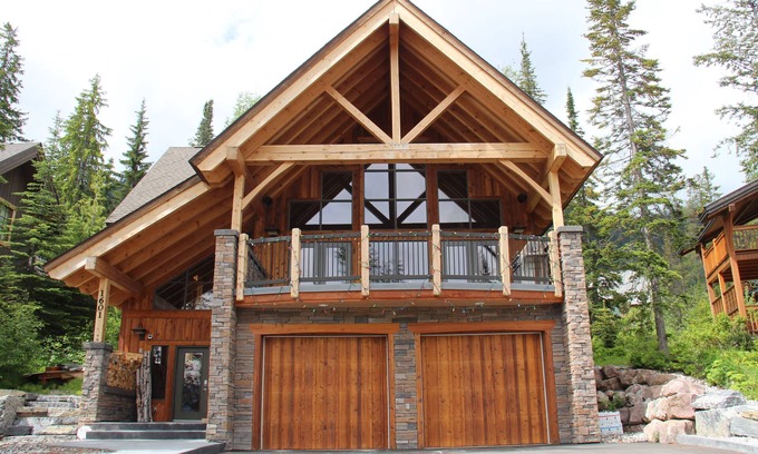 Golden Chalet De Esquí | Enorme casa de lujo en KHMR. Bañera de hidromasaje, 4 dormitorios, 3. 5 baños, 3500 pies cuadrados, sala de esquí, capacidad para 12