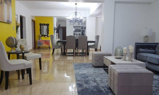 Viejo Arroyo Hondo Apartamento | Huge Luxury Penthouse, family friendly