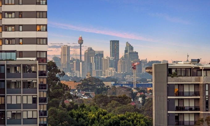 Wolli Creek Casa | Huge Mansion with City View | Sydney Airport