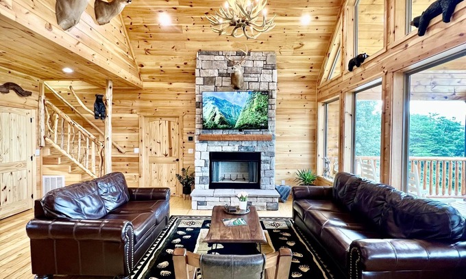 Kodak Cabina | Huge Mountains ⛰ Wheelchair Accessible, Sauna, Hot-tub, Pool table, Fire pit