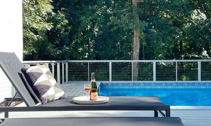 East Hampton North Casa | Huge pool, 4b,3.5b, outdoor shower, 2mi to beach, 1Gig wifi