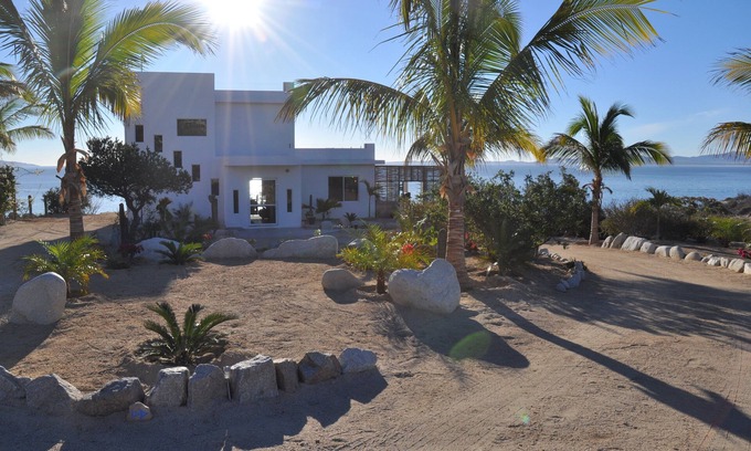 El Sargento Villa | Enorme, privado La Ventana / El Sargento Casa y playa Bodega en el océano ~ 3K SQf