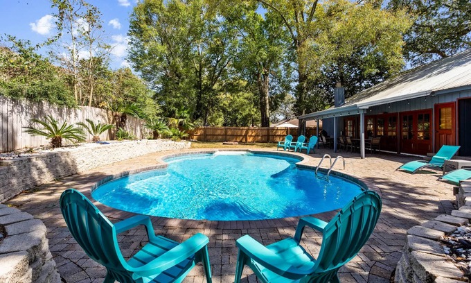 Northeast Pensacola Casa | Huge Private Pool & Yard |Backyard Beach Barbecue |Fenced |Dogs Ok |Hammock |Fire Pit |Game Room