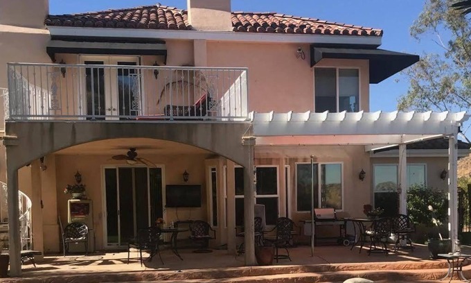 Castaic Casa | Huge Property Oasis