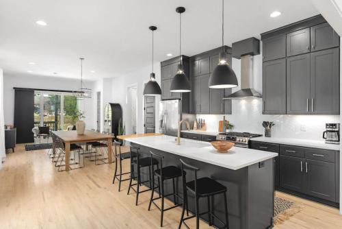 Cleveland Park Casa | Huge Rooftop Patio at this Stunning Spacious House