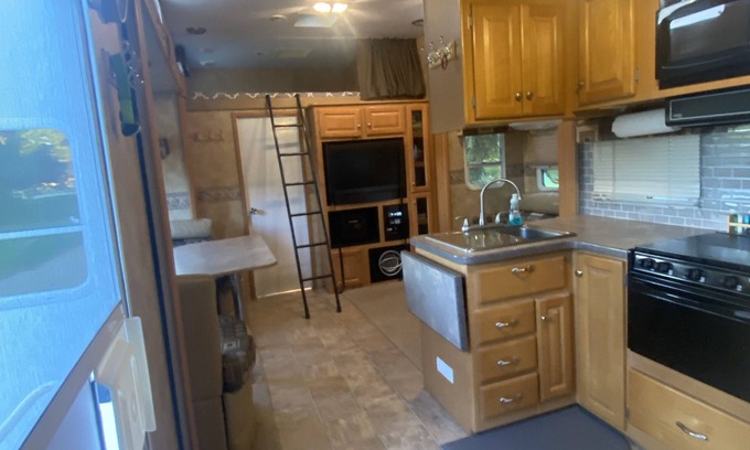 Powell Casa | Huge RV in a quiet, country location, Sleeps 8-12.
