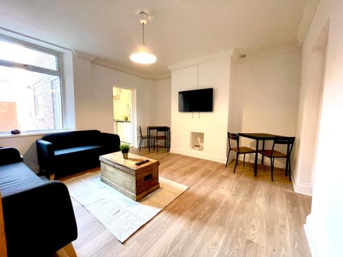 Heaton Apartamento | Huge serviced Apartment with FREE PARKING
